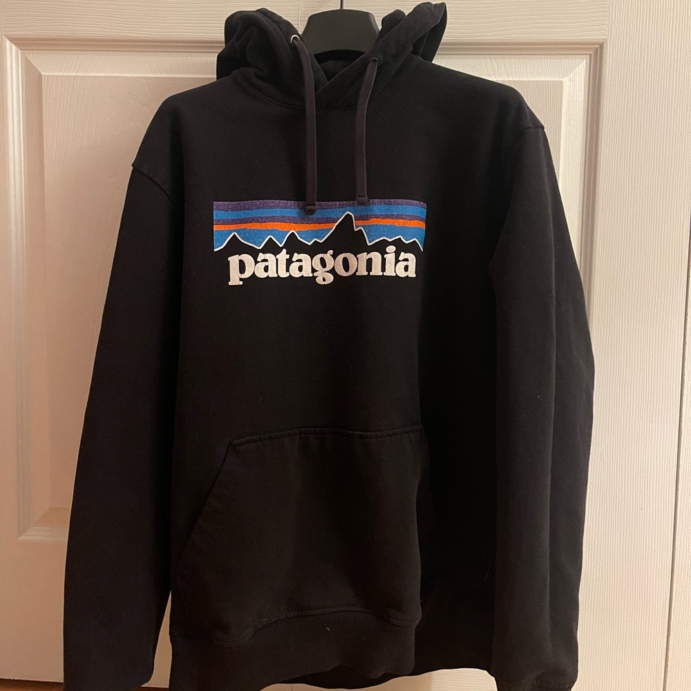 Black Patagonia Logo Hoodie !